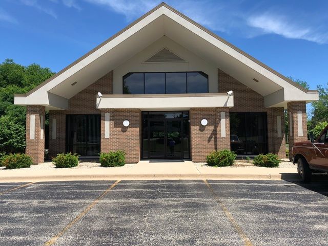 8225 Fox River Dr, Newark, IL 60541